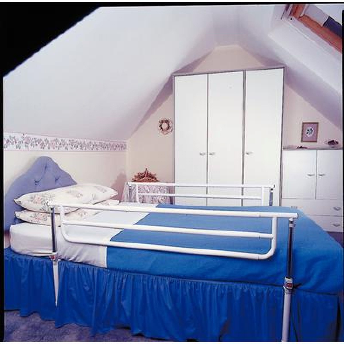Homecraft Castle Adjustable Cot Sides One Side Performance Health